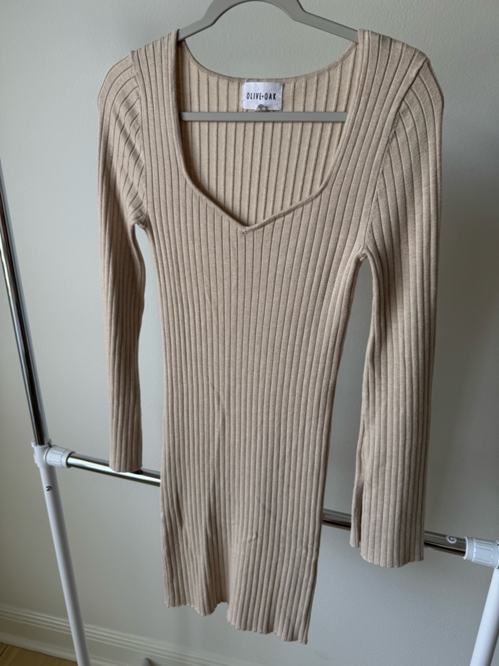 Olive & Oak Neutral Ribbed Scoop Neck Long Sleeve Dress